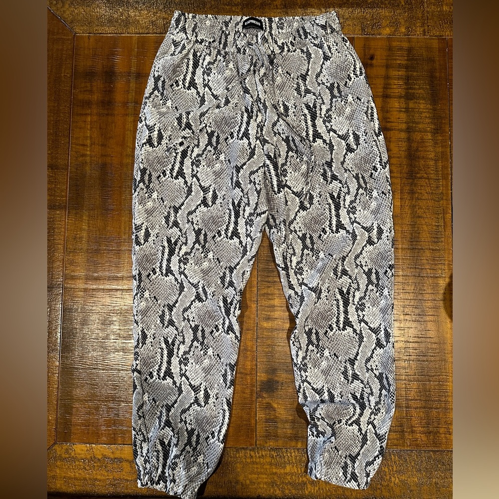 Express Women's High Waisted Snakeskin Print Jogger Pant
